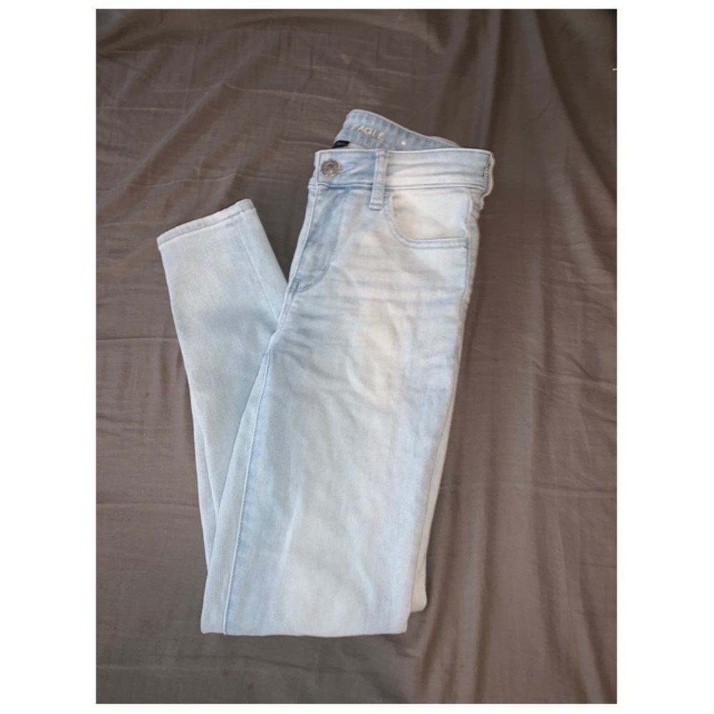 AMERICAN EAGLE light wash denim jeans